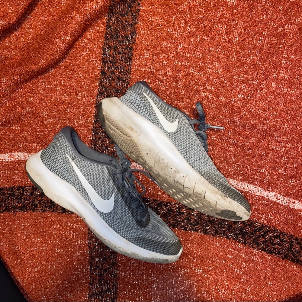 Nike tennis shoes